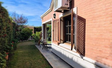 CASA DE DOS PLANTAS. ZONA B° NATANIA VI, RIVADAVIA