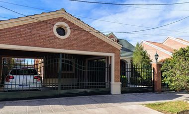 CASA DE DOS PLANTAS. ZONA B° NATANIA VI, RIVADAVIA