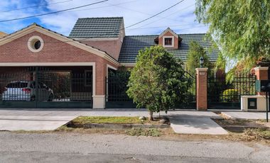CASA DE DOS PLANTAS. ZONA B° NATANIA VI, RIVADAVIA