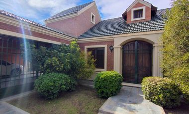 CASA DE DOS PLANTAS. ZONA B° NATANIA VI, RIVADAVIA
