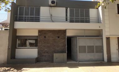 Casa Céntrica. 3 habitaciones. 2 baños. Capital