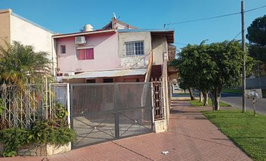 CASA 5 AMB VENTA S. MARTIN  C 2 DPTOS PARA RENTA