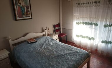 CASA 5 AMB VENTA S. MARTIN  C 2 DPTOS PARA RENTA