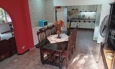 CASA 5 AMB VENTA S. MARTIN  C 2 DPTOS PARA RENTA