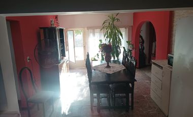 CASA 5 AMB VENTA S. MARTIN  C 2 DPTOS PARA RENTA