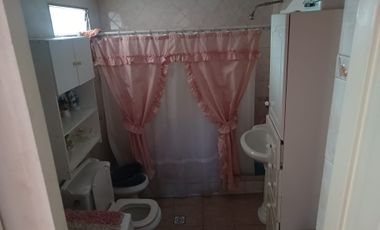 CASA 5 AMB VENTA S. MARTIN  C 2 DPTOS PARA RENTA
