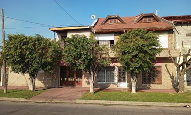 CASA 5 AMB VENTA S. MARTIN  C 2 DPTOS PARA RENTA