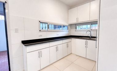 Casa en venta 3 amb con cochera PB Olivos