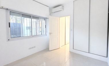 Casa en venta 3 amb con cochera PB Olivos