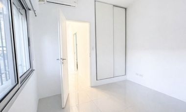Casa en venta 3 amb con cochera PB Olivos