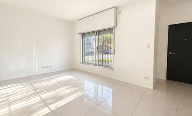 Casa en venta 3 amb con cochera PB Olivos