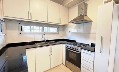 Casa en venta 3 amb con cochera PB Olivos