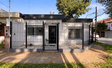 Casa en venta 3 amb con cochera PB Olivos