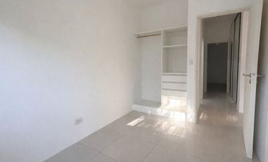 Casa en venta 3 amb con cochera PB Olivos