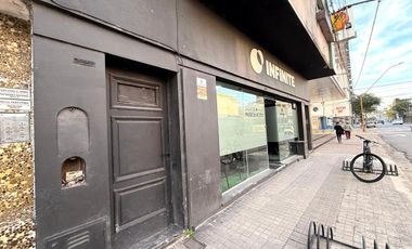 VENTA GRAN LOCAL COMERCIAL CENTRICO SOBRE AVENIDA