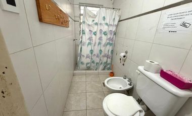 VENTA GRAN LOCAL COMERCIAL CENTRICO SOBRE AVENIDA