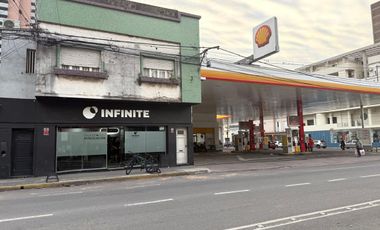 VENTA GRAN LOCAL COMERCIAL CENTRICO SOBRE AVENIDA