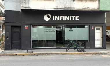 VENTA GRAN LOCAL COMERCIAL CENTRICO SOBRE AVENIDA