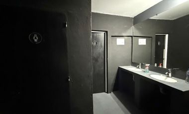 VENTA GRAN LOCAL COMERCIAL CENTRICO SOBRE AVENIDA