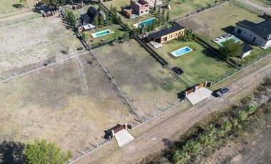 CASA C/PILETA, SIN EXPENSAS LA CONSTANCIA LIBERTAD