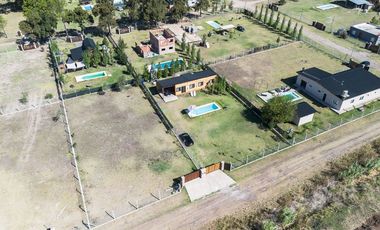 CASA C/PILETA, SIN EXPENSAS LA CONSTANCIA LIBERTAD