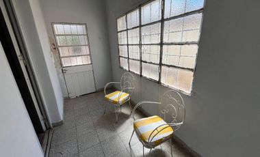 VENTA ZONA CENTRICA CASA 3 DORM COCHERA AP. CRED