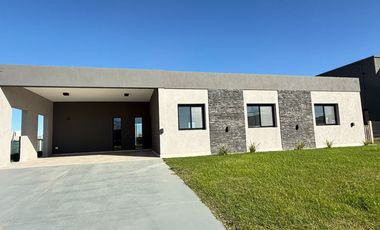 QUINTA VENTA 5 AMBIENTE CON PILETA A ESTRENAR