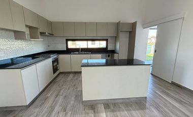 QUINTA VENTA 5 AMBIENTE CON PILETA A ESTRENAR