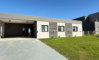 QUINTA VENTA 5 AMBIENTE CON PILETA A ESTRENAR