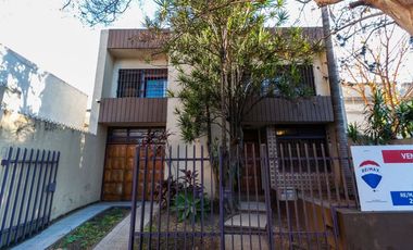 CASA 5 AMB LOTE PROPIO JARDÍN QUINCHO COCHERA