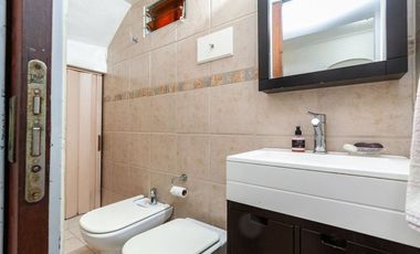 CASA 5 AMB LOTE PROPIO JARDÍN QUINCHO COCHERA