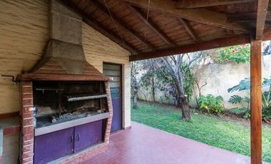 CASA 5 AMB LOTE PROPIO JARDÍN QUINCHO COCHERA