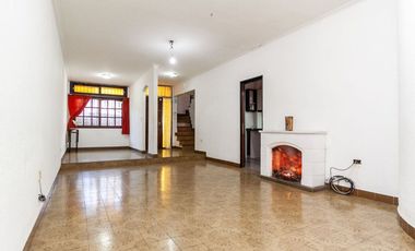 CASA 5 AMB LOTE PROPIO JARDÍN QUINCHO COCHERA