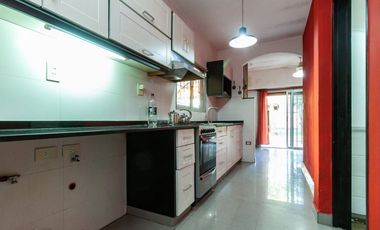 CASA 5 AMB LOTE PROPIO JARDÍN QUINCHO COCHERA