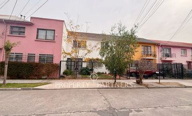 Hermosa casa frente a plaza y a pasos de Metro San Miguel
