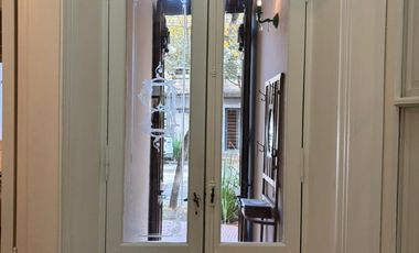 VENTA PH AL FRENTE ESTILO CLASICO RECICLADO RECIENTEMENTE Y EN MUY BUEN ESTADO