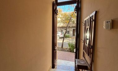 VENTA PH AL FRENTE ESTILO CLASICO RECICLADO RECIENTEMENTE Y EN MUY BUEN ESTADO