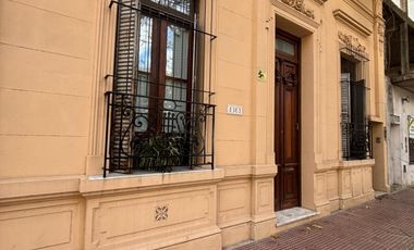 VENTA PH AL FRENTE ESTILO CLASICO RECICLADO RECIENTEMENTE Y EN MUY BUEN ESTADO