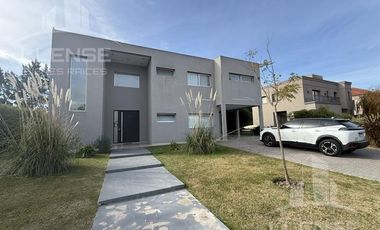Casa 5 ambientes con pileta en alquiler - Las Golondrinas