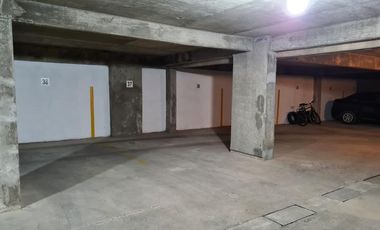 Av. Francia y Cordoba - Cochera cubierta