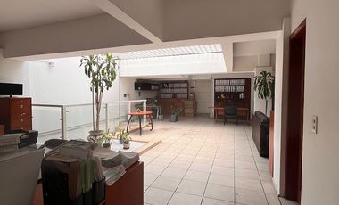 Edificio de +3,000 m² con Salones de Eventos y Oficinas | Santa María