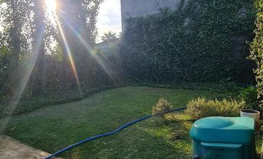 Casa de categoría en venta. Cuatro dormitorios y piscina en el centro de Ricardone.