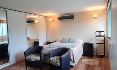 Casa de categoría en venta. Cuatro dormitorios y piscina en el centro de Ricardone.