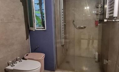 Casa de categoría en venta. Cuatro dormitorios y piscina en el centro de Ricardone.