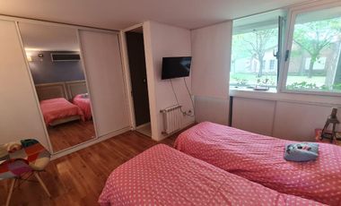Casa de categoría en venta. Cuatro dormitorios y piscina en el centro de Ricardone.