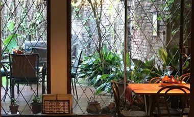 Casa en venta en centro de Adrogue 3 ambientes apto uso profesional con pileta