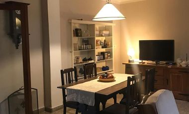 Casa en venta en centro de Adrogue 3 ambientes apto uso profesional con pileta