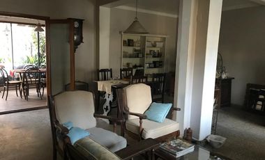Casa en venta en centro de Adrogue 3 ambientes apto uso profesional con pileta