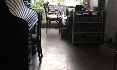 Casa en venta en centro de Adrogue 3 ambientes apto uso profesional con pileta