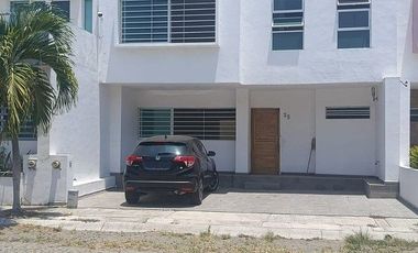 CASA EN RENTA EN AGUA MARINA